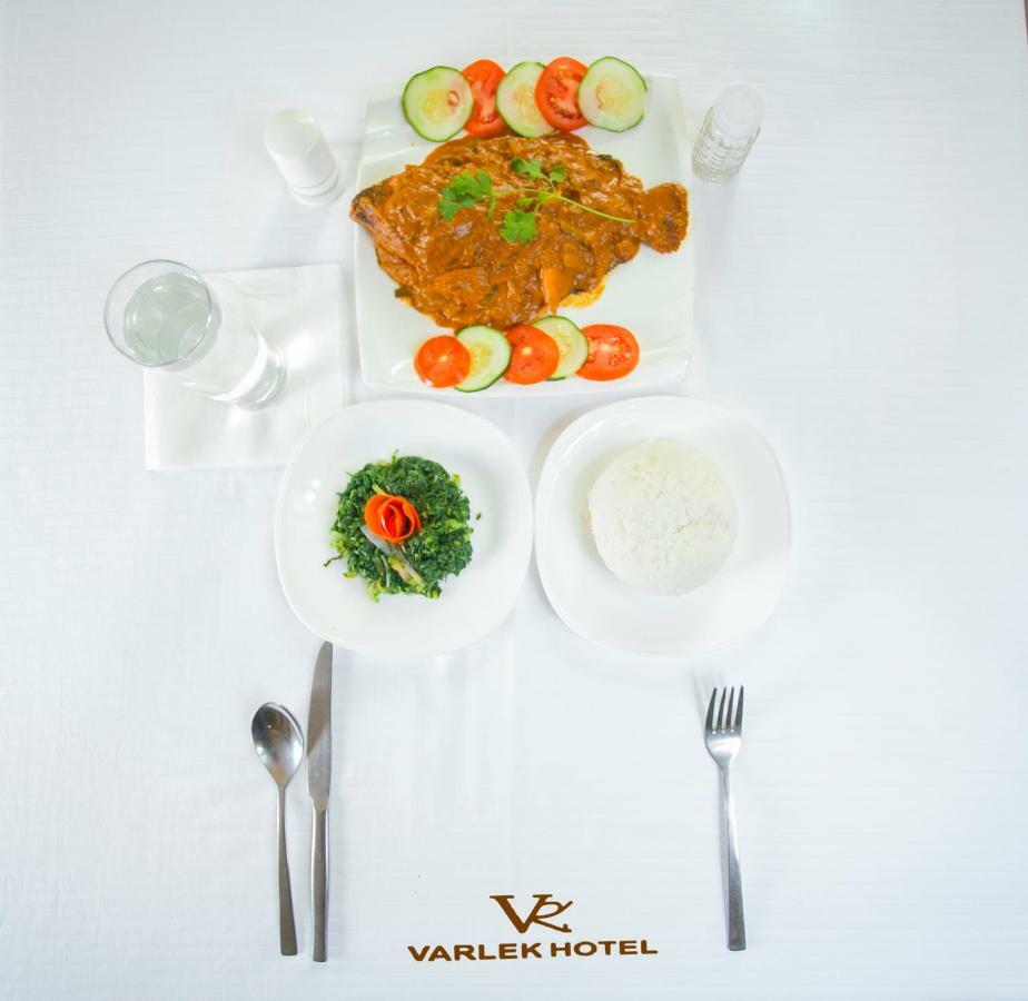 Varlek Hotel ดาร์เอสซาลาม ภายนอก รูปภาพ